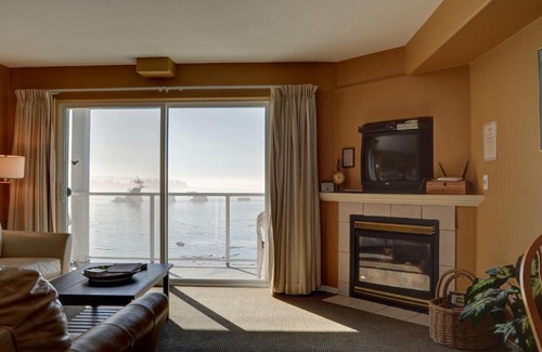 Lincoln City House | Waters Edge 312: Oceanfront Retreat for Families