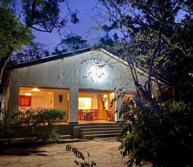 Anuradhapura Villa | Cozy Waters Edge Retreat in Anuradhapura with Dining