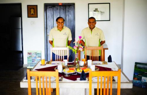 Anuradhapura Villa | Cozy Waters Edge Retreat in Anuradhapura with Dining