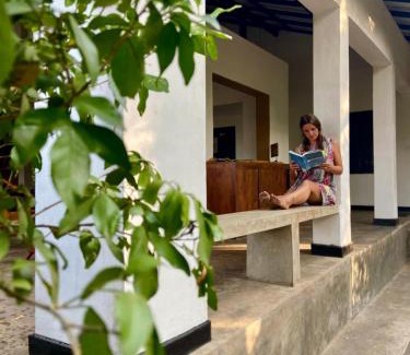 Anuradhapura Villa | Cozy Waters Edge Retreat in Anuradhapura with Dining