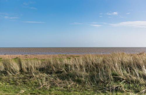 New Romney House | Waters Edge by Bloom Stays: Family & Pet-Friendly Retreat