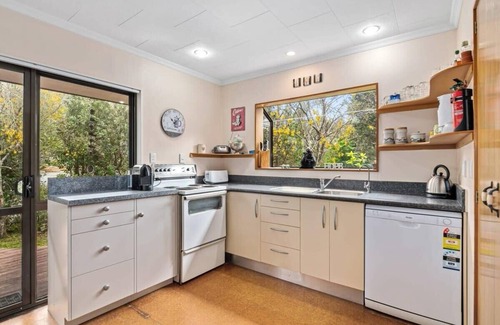 Collingwood House | Experience Oceanfront Comfort at Waters Edge Golden Bay