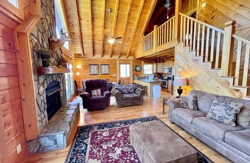 Jefferson Cabin | Riverfront Retreat: Pet Friendly with Hot Tub & Fireplaces