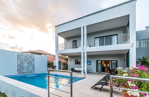 Rodney Bay Villa | Experience Waters Edge Villas: Ocean Views & Top Reviews
