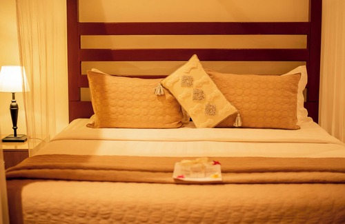 Liwonde Hotel | Discover Waters Edge Liwonde: Poolside Family Retreat