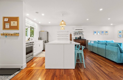 Tantallon House | Waters Edge on the Cove | Hot Tub Sleeps 11