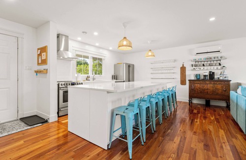 Tantallon House | Waters Edge on the Cove | Hot Tub Sleeps 11