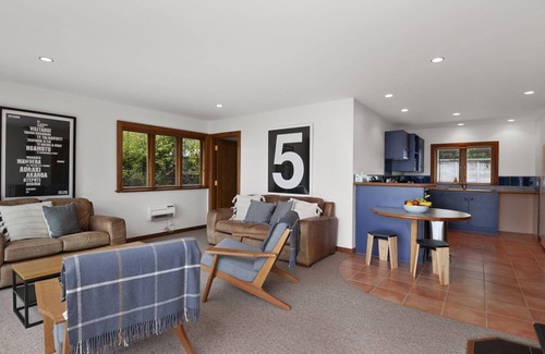 Motuoapa House | Welcoming Waters Edge Retreat - Family-Friendly Getaway