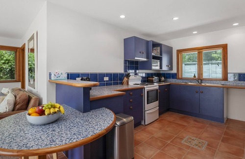 Motuoapa House | Welcoming Waters Edge Retreat - Family-Friendly Getaway