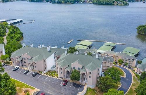Lake Ozark Apartment | Waters Edge: Family-Friendly Stay with Pool Access