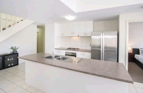 Geographe House | Waters Edge: Kayaks, BBQ & High-Speed WIFI Awaits You