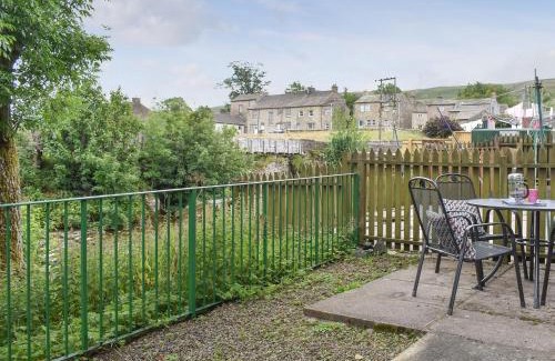 Gayle House | Watersedge: Pet-Friendly Retreat with Top Guest Ratings