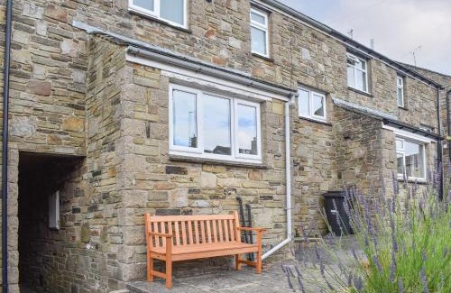 Gayle House | Watersedge: Pet-Friendly Retreat with Top Guest Ratings