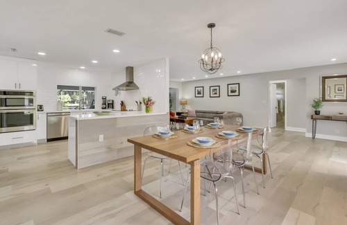 Weston House | WatersEdge: Pet-Friendly Retreat with Screened Pool Access
