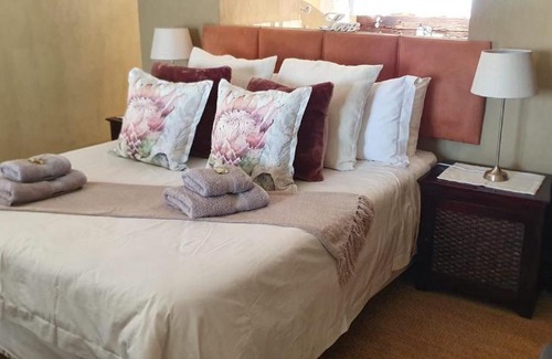 Kosmos House | Relax at Watershed Guest House with Inviting Hot Tub
