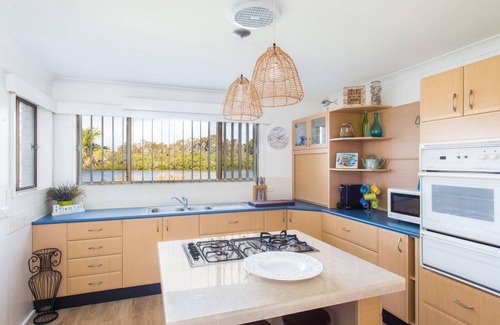 Tuncurry House | Family-Friendly Waterside Home with Lake View & Wi-Fi