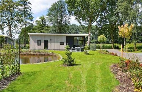 Lochem Ski Chalet | Waterside Bliss in Lochem