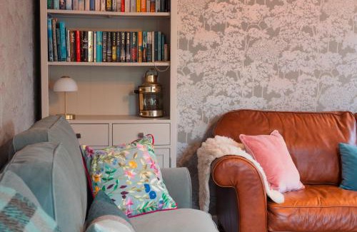 Breakish House | Guest Rated 9/10 at Waterside Cottage - Pet-Friendly Haven