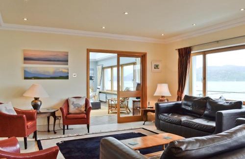 Tighnabruaich House | Waterside: 4-Star Retreat for Families and Pets