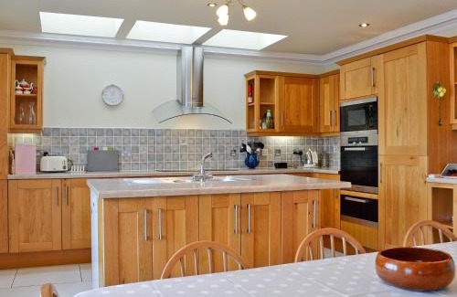 Tighnabruaich House | Waterside: 4-Star Retreat for Families and Pets