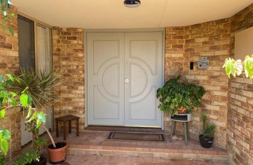 Dudley Park Apartment | Waterside Hideaway: Guest Rated 10/10 for Ultimate Relaxation