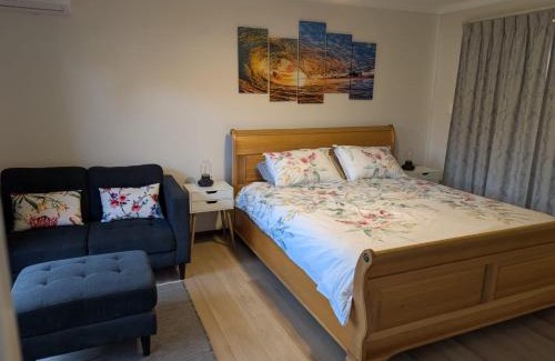 Dudley Park Apartment | Waterside Hideaway: Guest Rated 10/10 for Ultimate Relaxation