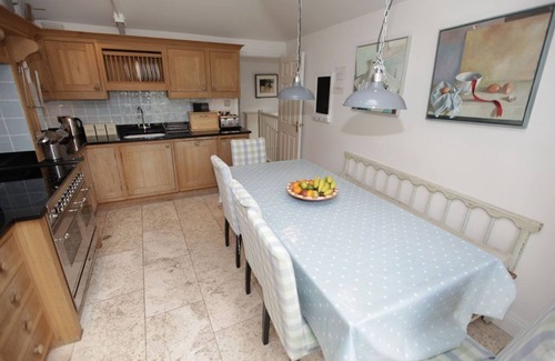 Dittisham Apartment | Scenic Waterside Retreat with Private Garden & Pet-Friendly