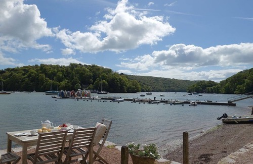 Dittisham Apartment | Scenic Waterside Retreat with Private Garden & Pet-Friendly