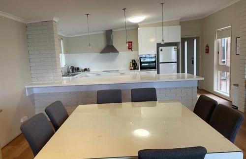 Mulwala House | Family-Friendly Retreat at Waterside Mulwala Awaiting You