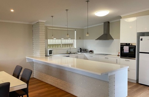 Mulwala House | Waterside Mulwala: Scenic Lake View with Private Jetty
