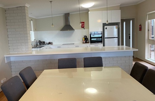 Mulwala House | Waterside Mulwala: Scenic Lake View with Private Jetty