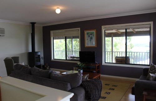 Augusta House | Waterside View: Oceanfront Bliss with 9.7/10 Guest Rating