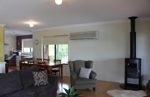 Augusta House | Waterside View: Oceanfront Bliss with 9.7/10 Guest Rating