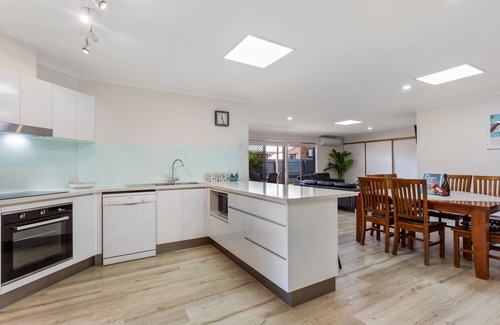 Parrearra House | Family-Friendly Getaway with Pool & Games Room Near Beach