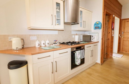 Rudyard Cottage | Watersview Lodge: Cozy Pet-Friendly Cottage in Leek