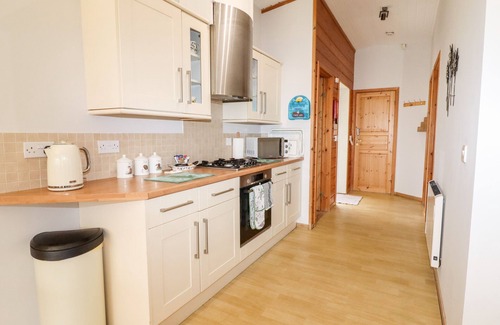 Rudyard Cottage | Watersview Lodge: Cozy Pet-Friendly Cottage in Leek