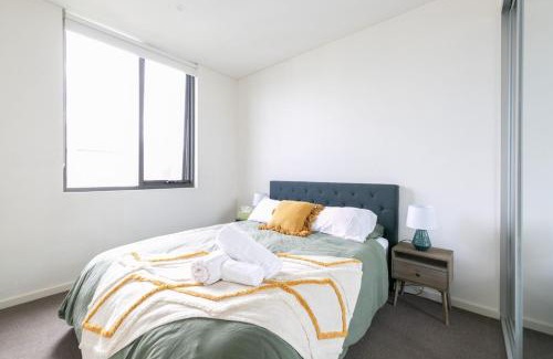 Ermington Apartment | Tranquil Waterview 2-Bedroom Near Olympic Park