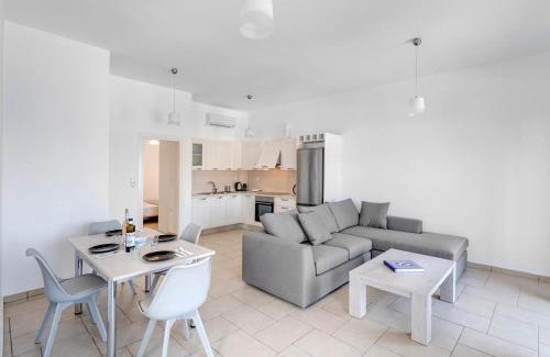 Kini House | Family-Friendly Waterview Apartments - 4-Star Comfort