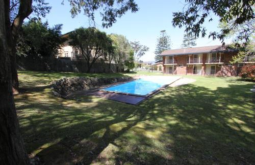West Gosford Hotel | Comfortable Waterview Gosford Motor Inn with Pool & Breakfast