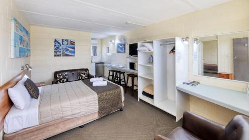 Maclean Hotel | Relaxing Waterview Motel in Maclean with Pool & Breakfast