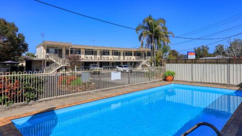 Maclean Hotel | Relaxing Waterview Motel in Maclean with Pool & Breakfast