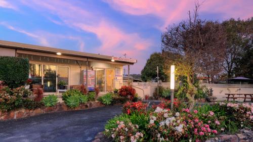 Maclean Hotel | Relaxing Waterview Motel in Maclean with Pool & Breakfast