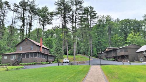 Lake Luzerne House | Family-Friendly Waterview Seven Bedroom Riverside Lodge