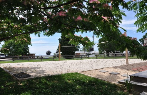 Stevensville House | Oceanfront Retreat with Beach Volleyball & Marina Access