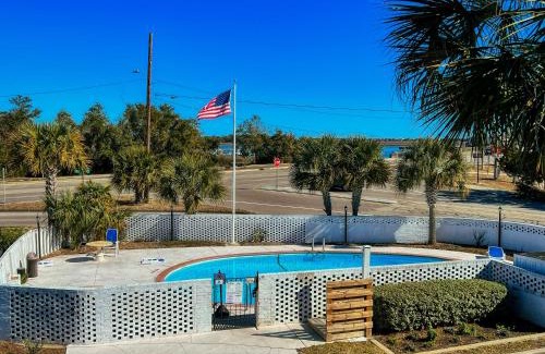 Airlie Apartment | Inviting Waterway View Studio with Pool, Near Wrightsville Beach