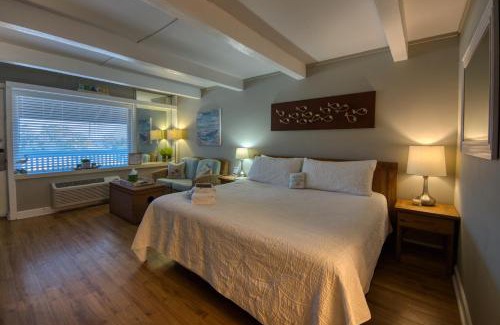 Airlie Apartment | Inviting Waterway View Studio with Pool, Near Wrightsville Beach