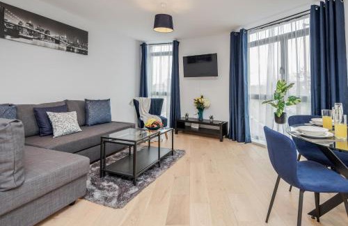 Watford Apartment | Modern Watford Cassio Deluxe – 4-Star Family-Friendly Stay