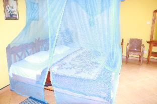 Nallathanniya House | Wathsala Inn: Pet-Friendly Retreat with Pool & Breakfast