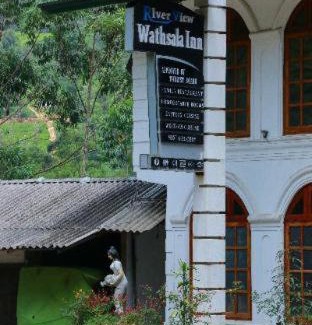 Nallathanniya House | Wathsala Inn: Pet-Friendly Retreat with Pool & Breakfast