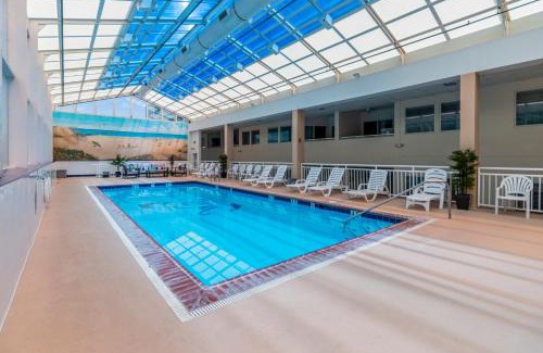 North End Hotel | Watson's Regency Suites: Family-Friendly with Pool Access